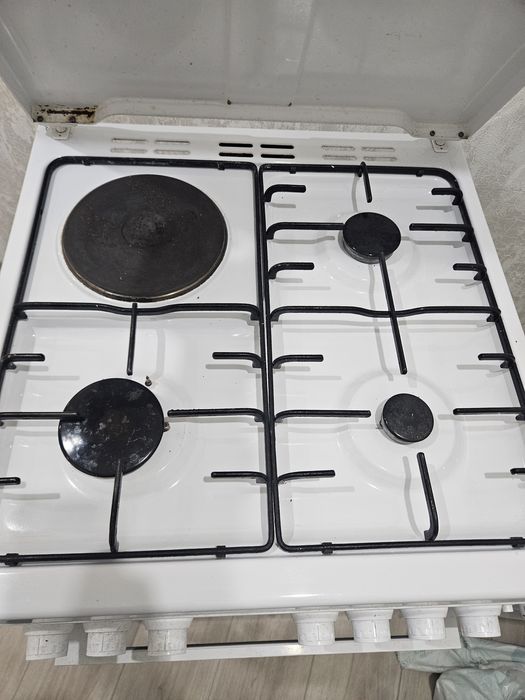 Продам газ плиту