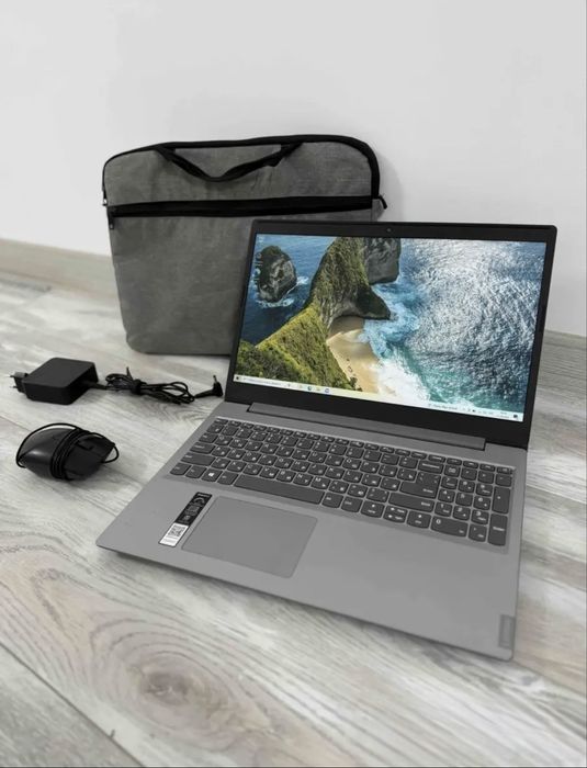 Продам ноутбук Lenovo 2025 года в новом состоянии
