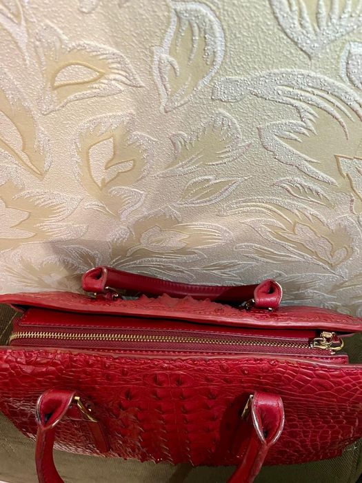 Женская красная сумочка