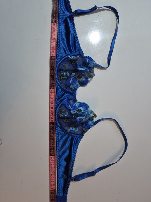 Sutien albastru cu broderie florală, tul transparent, bretele reglabile