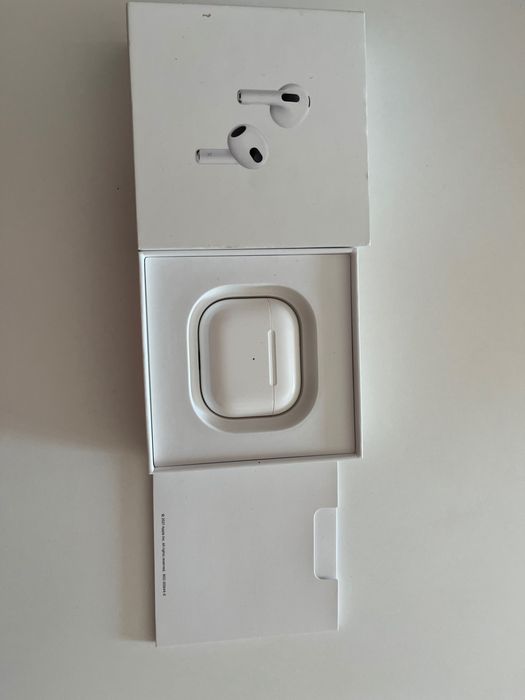 Продавам слушалки AirPods 3