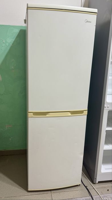 Холодильник в рабочем состояние