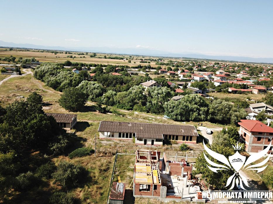 Продавам 2бр. сгради с 700РЗП и парцел 4200РЗП в с.Скутаре, общ.Марица