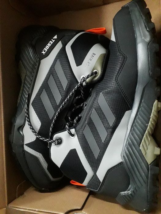 Ghete  NOI Adidas Terrex 2