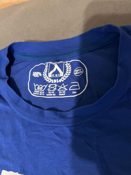 Тениска на Левски