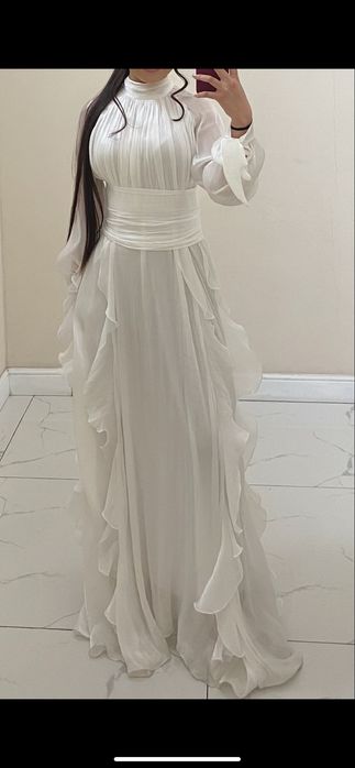 Белое платье, размер S, надевалось 1 раз