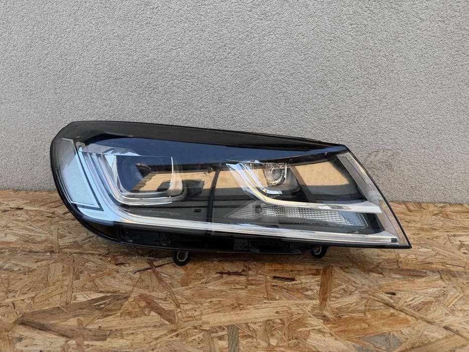 Far dreapta VW Touareg 7P Facelift Xenon adaptiv + LED Original Europa