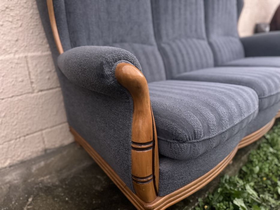 Диван с масивна дървена основа