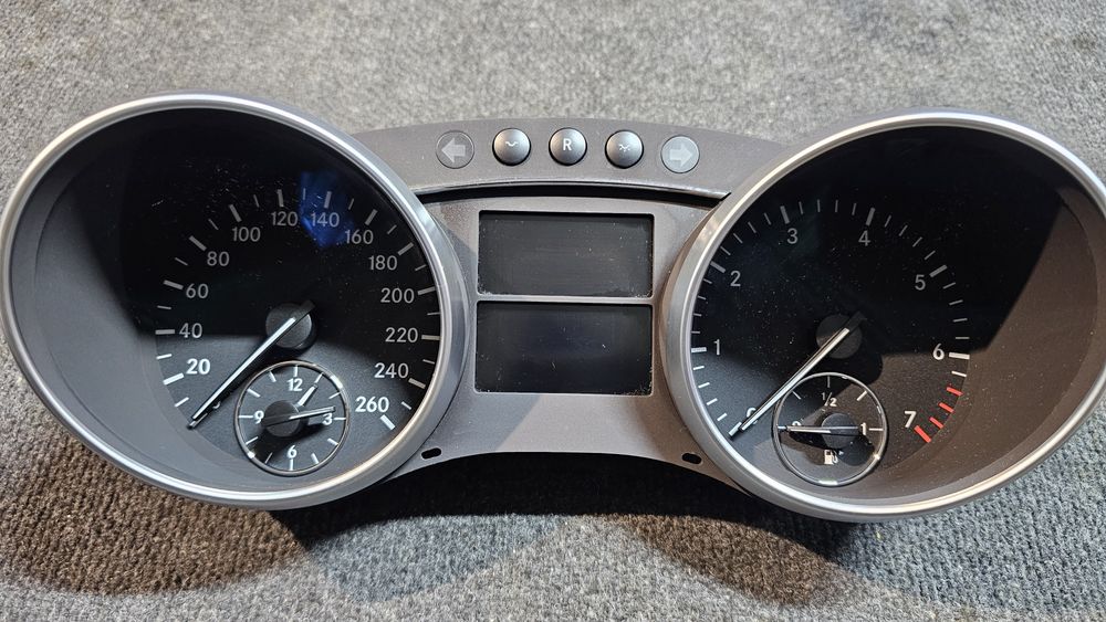 Ceasuri de bord Mercedes-Benz ML W164 2011