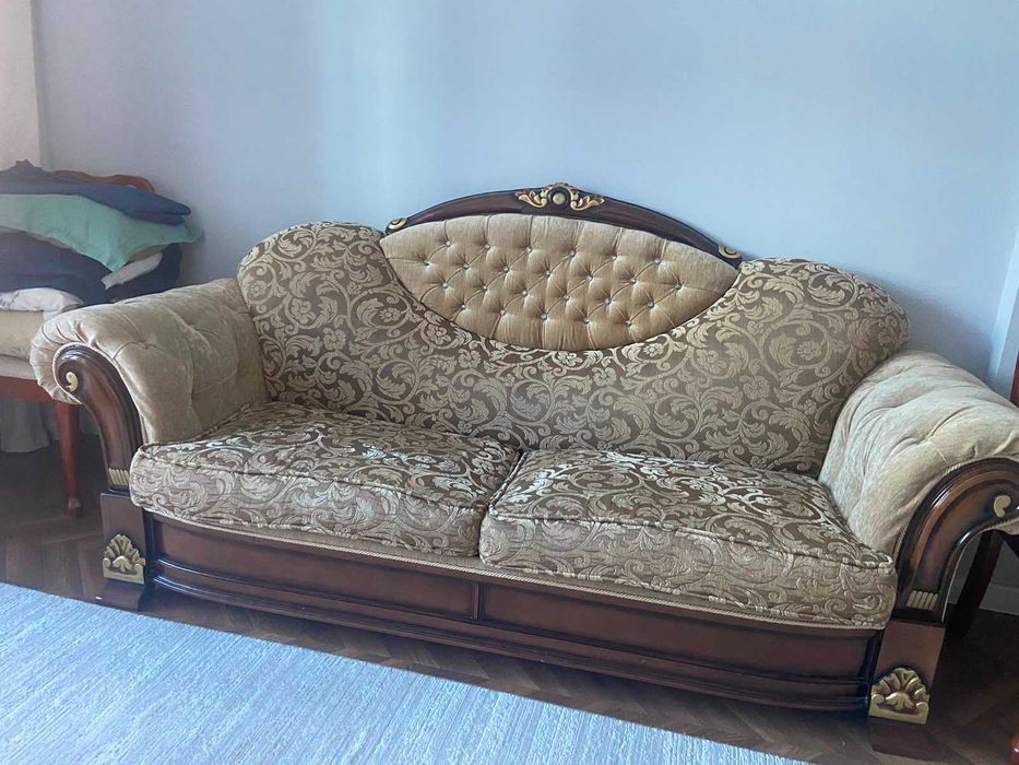 Продам стол и стулья, диван