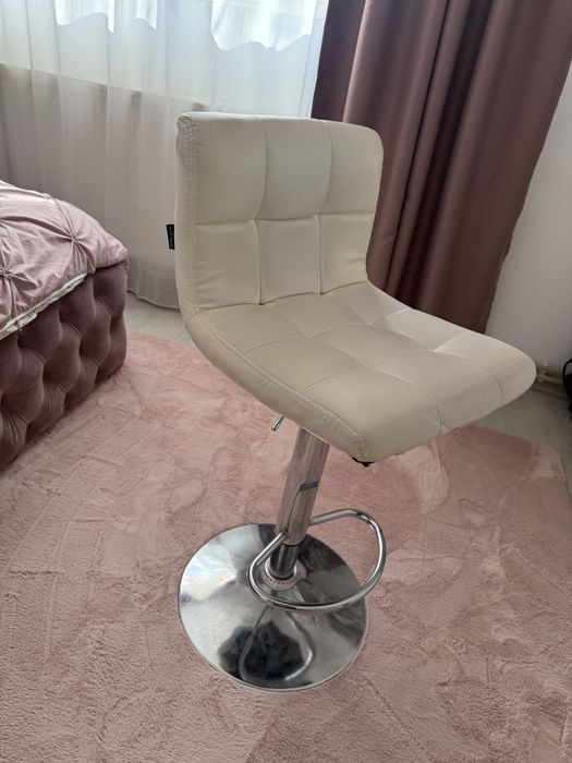 Scaun rotativ make up