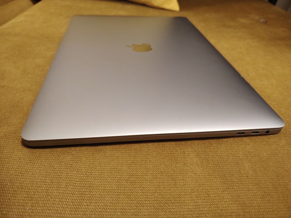 Apple MacBook Pro 15" (2019) | Intel Core i7 | 16GB RAM | 500GB SSD | Radeon Pro 555X