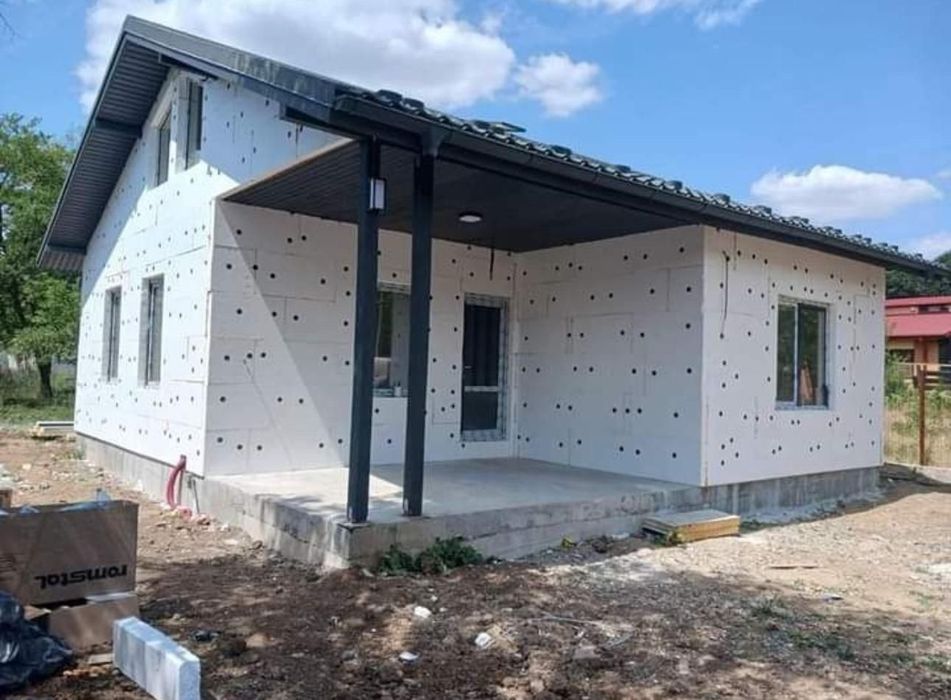 Vand case pe structura metalica