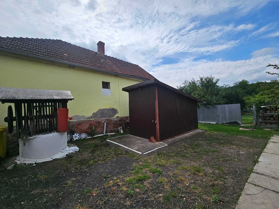 Casă de vânzare cu grădină și curte mare în orașul Lipova, jud.Arad.