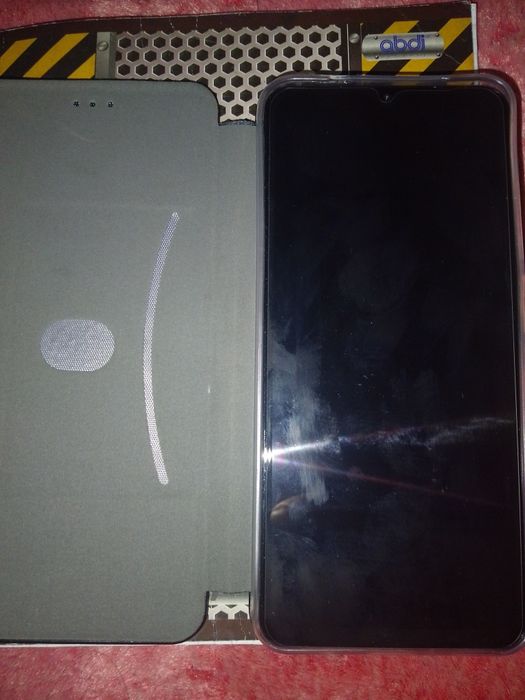 Vivo y04  сатылады.