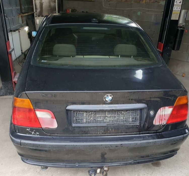 Dezmembrez Bmw 3 1.8 benzina/ 2.0 diesel