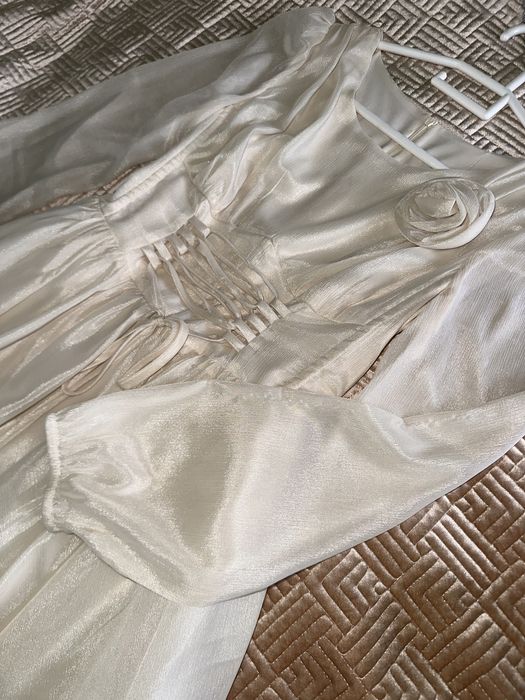 Нежная блестящая платье