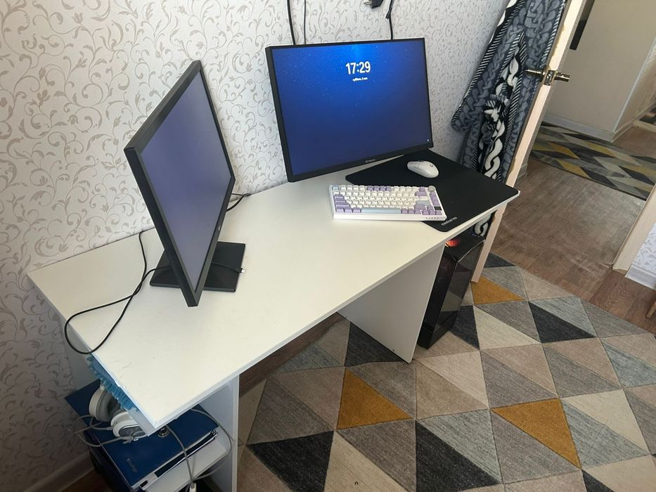 Продам компьютерный стол б/у