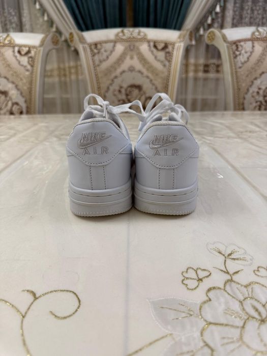 Кроссовки новые Nike