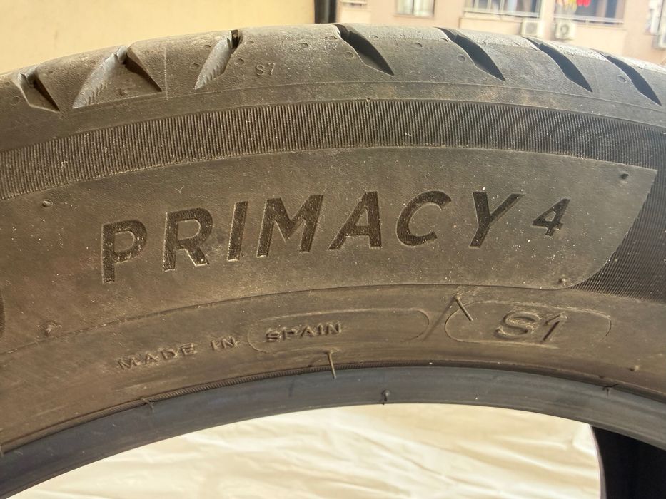 Продавам летни гуми 235 / 50 / 19