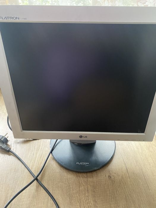 Kompyuter LG (FLATRON L 1730 S)