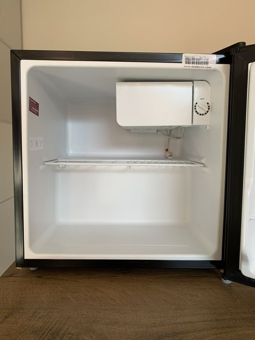 Хладилник Мини Бар Russell Hobbs (много качествен, нов) 43L