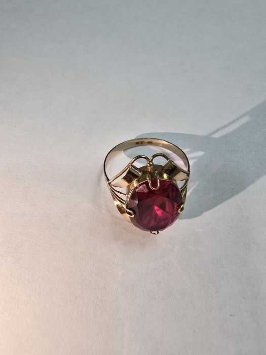Золотое кольцо с рубином