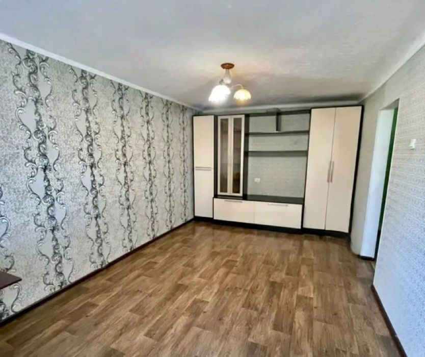 продам 1-ком. 32кв. центр 3-этаж