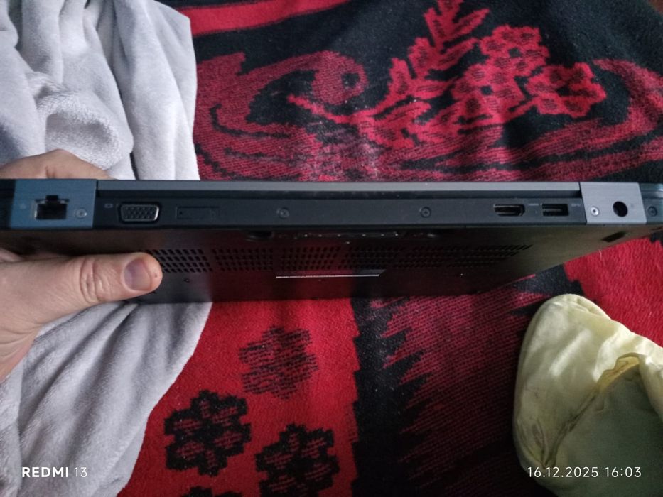 Vând laptop marca deel