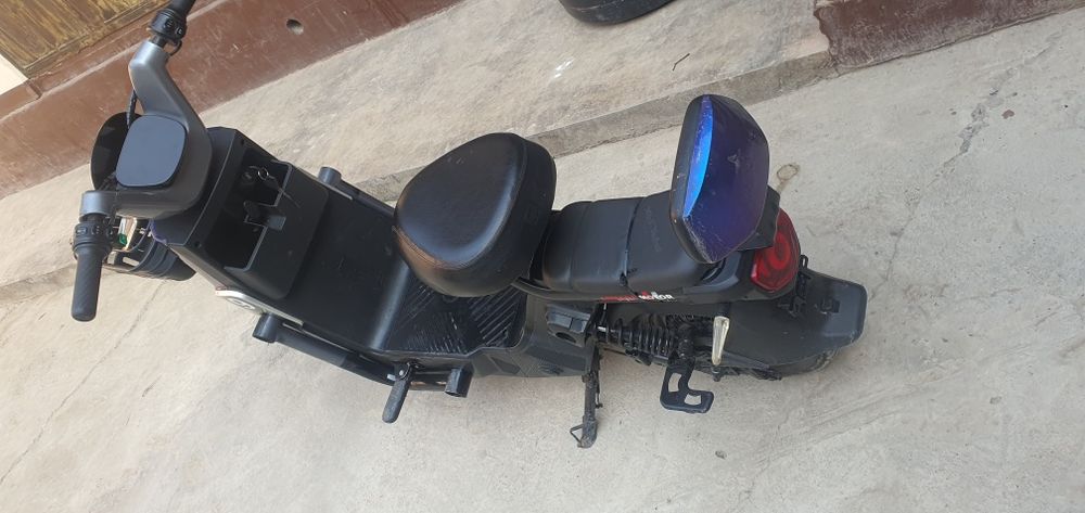 Li 9 skuter armada motors