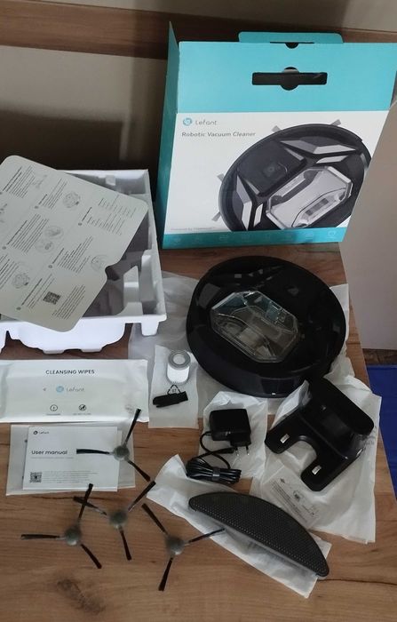 Aspirator robot LEFANT M320 3 in 1 , este nou, pentru aspirare si spalare ideal pentru proprietarii de animale de companie