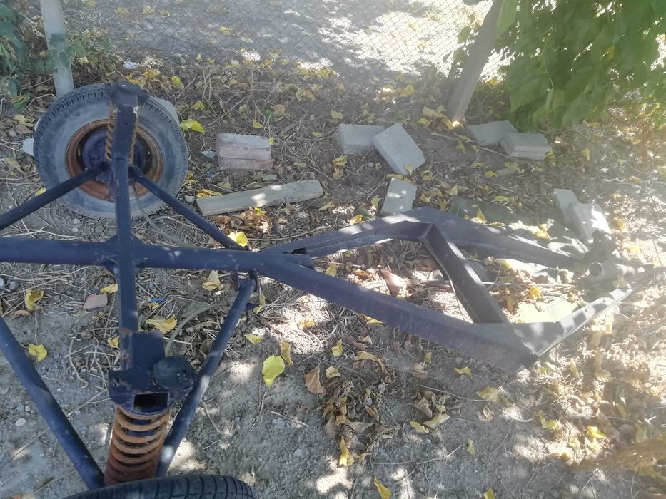 Продавам шаси от каравана