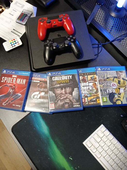 PS 4 + 2 manete+ jocuri