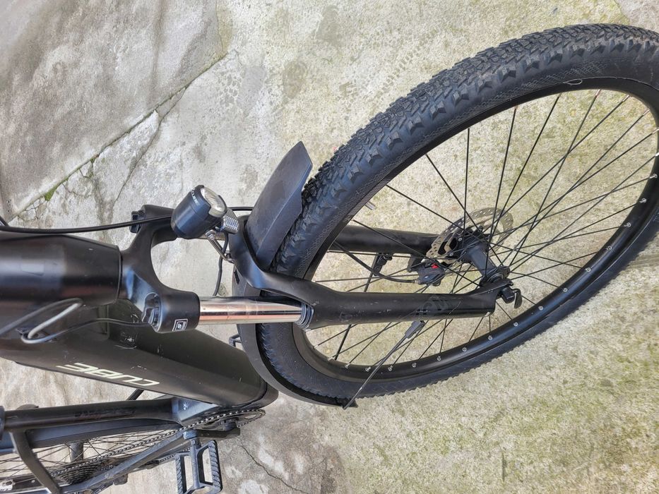 Bicicleta  electrica cube  28