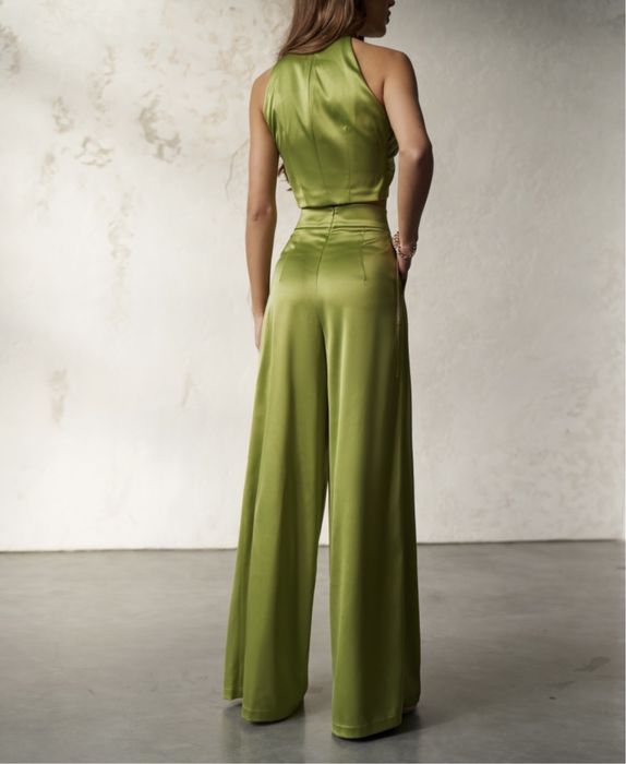 Женский костюм атласный