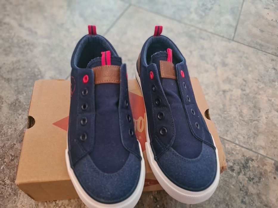 Vand Tenisi Lee Cooper, masura 32 băieți,  noi.