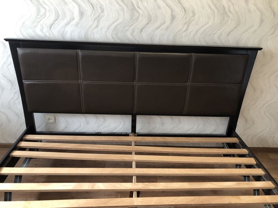 Двухспальная кровать