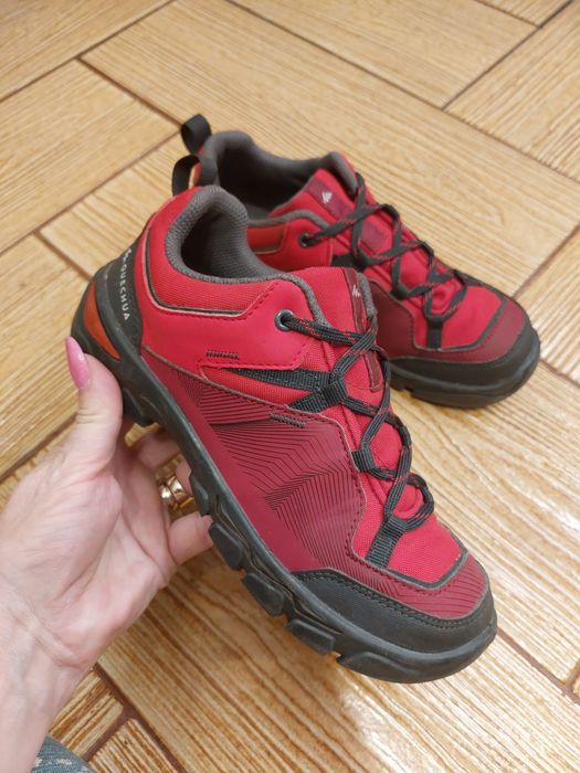 Pantofi sport Quechua mărime 34.