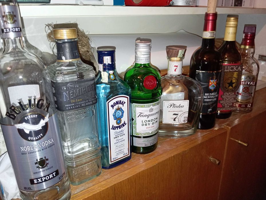 Бутилки и кутии от марков алкохол