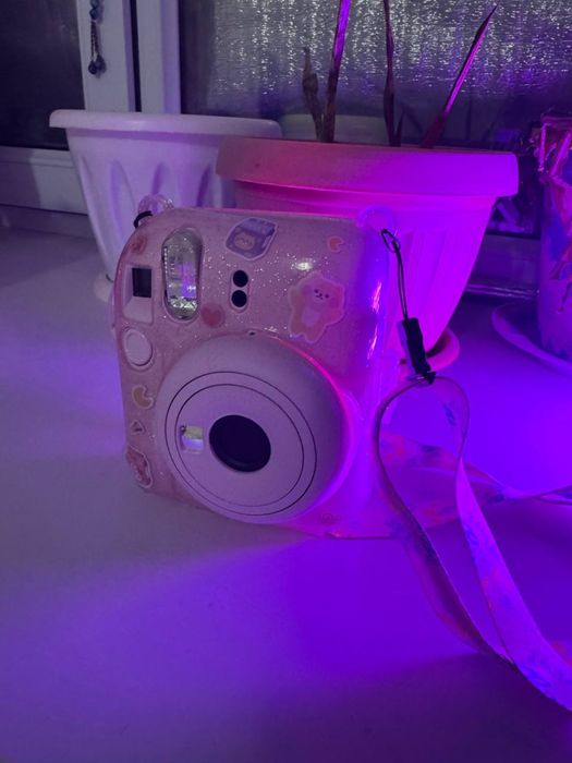 Продаю Instax Mini 12 — отличное состояние