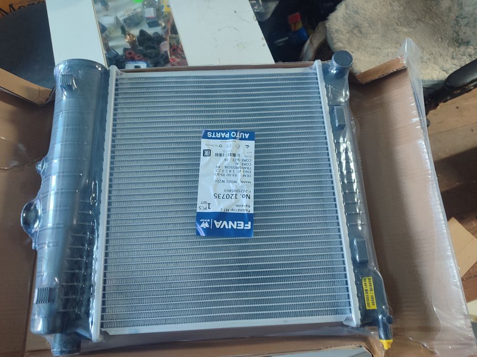 Продам радиатор на Мерседес W202 W210