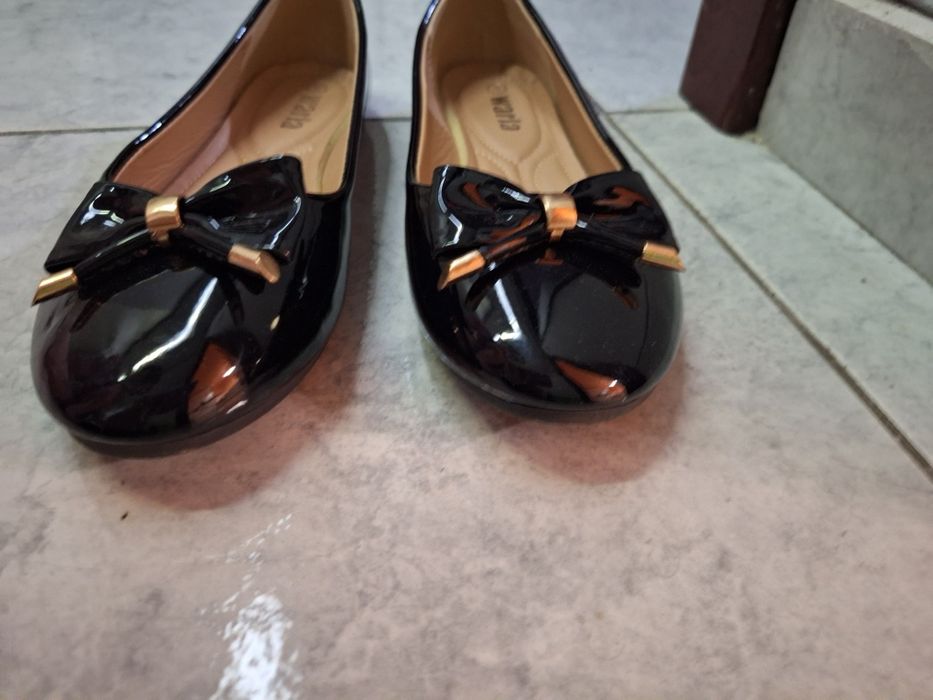 Черни лачени пантофки