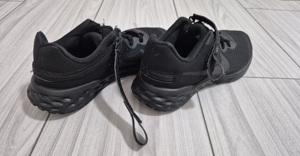 Vând adidasi Nike pentru baieti intr-o stare foarte buna