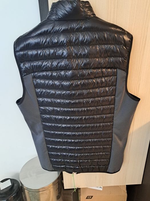 Vând vesta originală Hugo boss