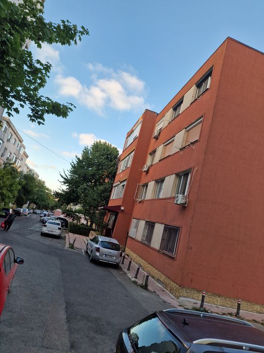 Garsoniera de vânzare