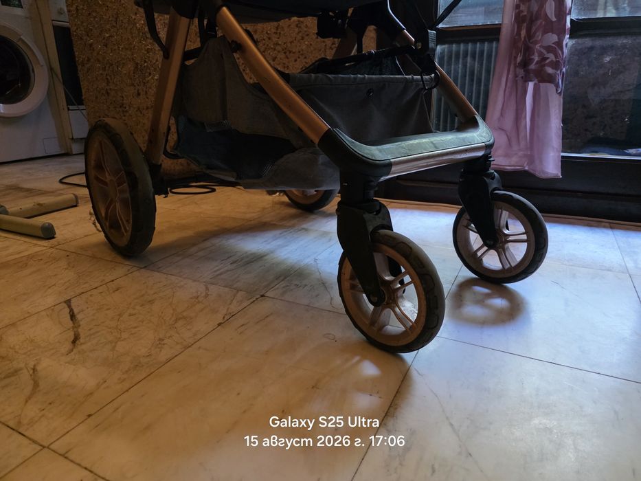 Продавам бебешка количка