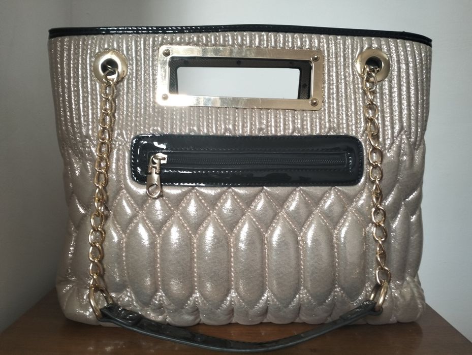 Сумка золотистого цвета