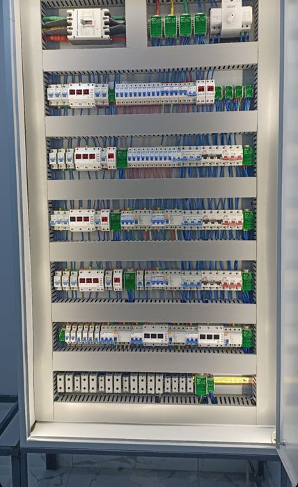 ПрофессиональныЕ ЭлектрикА
Опытный электромонтажник. Выполняю р