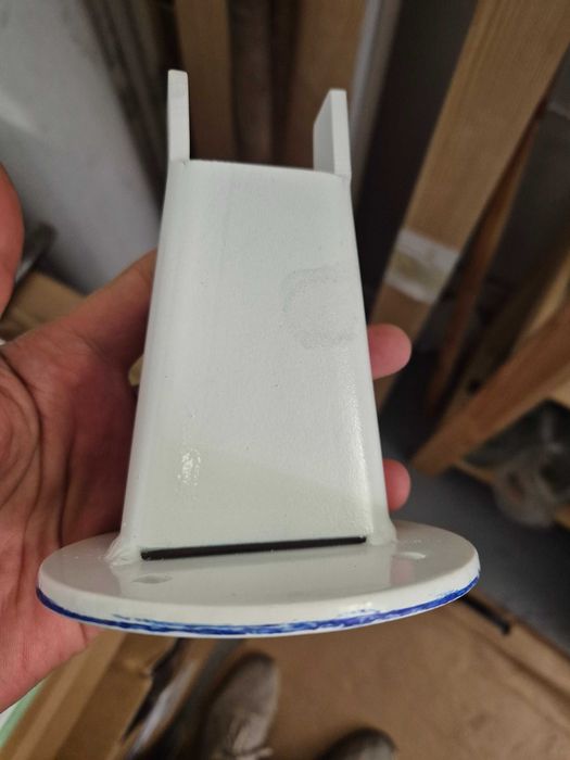 Крепление напольные для радиатор