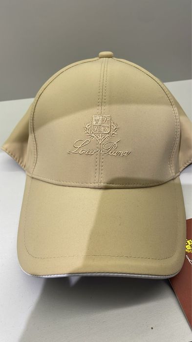 Шапки на марките Fendi, Loro Piana, Chanel